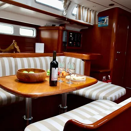 Sailboat In בודרום