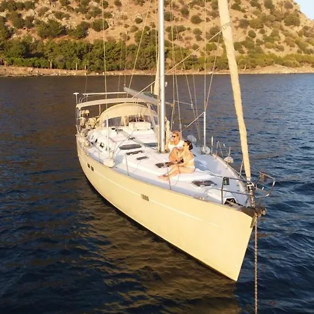 ספינת מלון Sailboat In בודרום