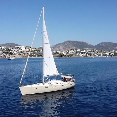 Båthotell Sailboat In *