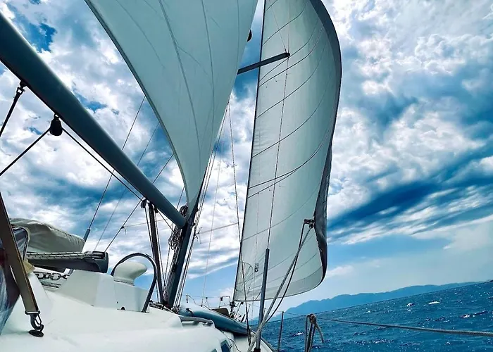 Sailboat In Πλωτό κατάλυμα Αλικαρνασσός