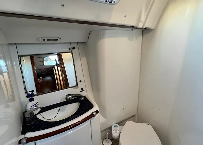 Πλωτό κατάλυμα Sailboat In