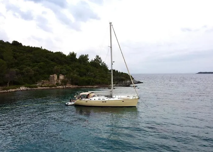 Sailboat In Πλωτό κατάλυμα Αλικαρνασσός