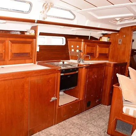 Hotel en barco Sailboat In
